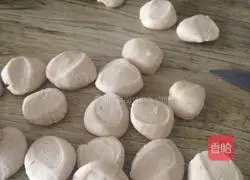 Illustration of how to make pork and green onion dumplings 4