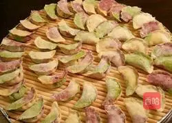 Illustration of how to make colorful dumplings 16