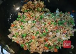 Xinwen Gourmet Scallop, Shrimp and Egg Fried Rice Recipe Illustration 13