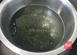 Illustration of how to make kelp buns 6