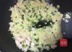 Illustration of how to make shrimp fried rice 10