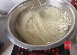 Illustration of how to make rice noodles 1