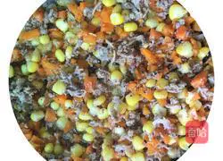 Illustration of how to make potato pancakes with mixed vegetables and meat 7