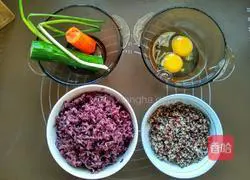Three-color quinoa and mixed vegetables and eggs Illustration of how to make fried rice 1
