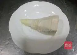 Illustration of how to make shepherd's purse, spring bamboo shoots and lean meat fried rice 1