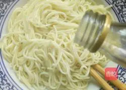 Illustration of how to make curry noodles 5