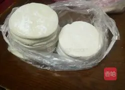 Illustration of how to make shepherd's purse and pork dumplings 4