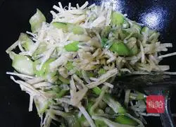 Illustration of how to make loofah and egg fried pancakes 11