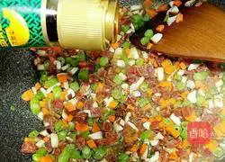 Illustration of how to make fried rice with mushrooms and green beans 5