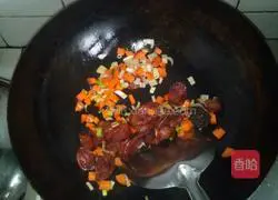 Illustration of how to make sausage fried rice 4