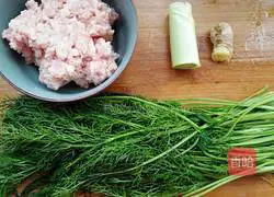 Illustration of how to make fennel and pork dumpling stuffing 1