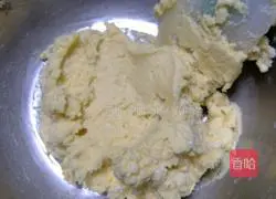 Illustration of how to make shredded coconut cake 6