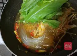 Illustration of how to make flower nail powder 12