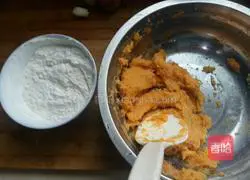 Illustration of how to make traditional sweet potato cake 2