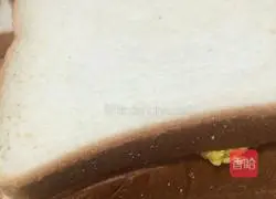 Illustration of how to make breakfast sandwich 8