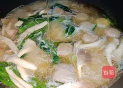 Illustration of how to make beef balls and oyster mushroom rice noodles 9