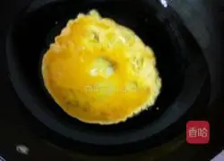 Illustration of how to make cucumber and egg fried rice 4