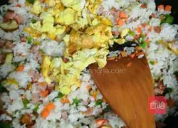 Illustration of how to make fragrant fried rice 6