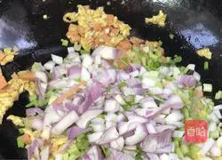 Illustration of how to make ham, egg and vegetable fried rice 6