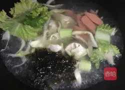 Illustration of how to make three fresh wontons 5