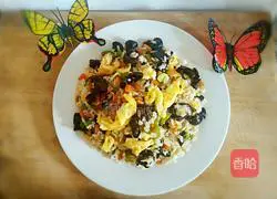 Illustration of how to make the fungus and egg fried rice 8 
