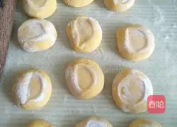 Illustration of how to make pumpkin and rose steamed buns 8