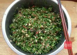 Beef and leek pie.Illustration of how to make it.2