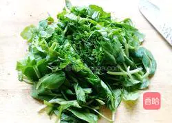 Illustration of how to make wonton stuffing with mushrooms, green vegetables and minced meat 5