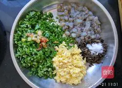 Chives Illustration of how to make egg and shrimp dumplings 12