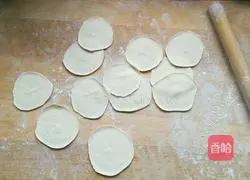 Illustration of how to make pork and spinach dumplings 9