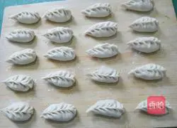 Illustration of how to make pork, cabbage and cabbage dumplings 8