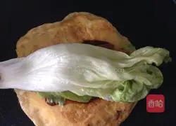 Illustration of how to make egg-filled pancakes and sausages 14