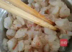 Illustration of how to make three fresh dumplings 2