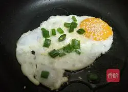 Illustration of how to make poached egg noodles 7