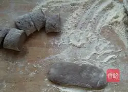 Illustration of how to make mulberry and multi-grain steamed buns 6