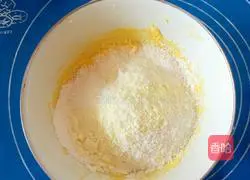 Illustration of how to make golden coconut steamed buns (originally made into coconut balls) 4