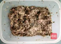 Illustration of how to make delicious steamed meatloaf with pickles, vegetables and fungus 3