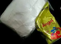 Illustration of how to make steamed buns stuffed with chives and pork stuffing 1