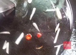 Illustration of how to make shredded chicken wontons 6