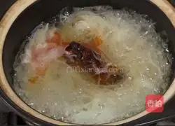 Illustration of making spicy rice noodles 6