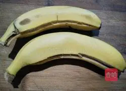 Illustration of how to make banana bean paste cake 1