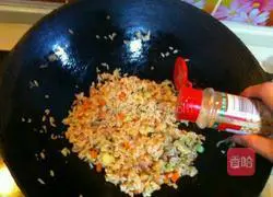 Illustration of how to make fried rice with cabbage and minced meat 17