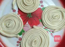 Illustration of how to make strips (mixed noodles) 3