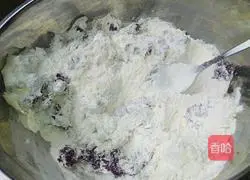 Illustration of how to make steamed purple sweet potato cake 6