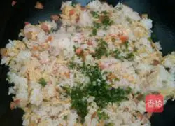 Illustration of how to make tomato and egg fried rice 12