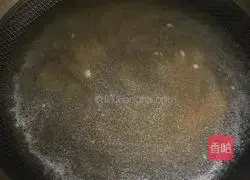 Illustration of how to make shredded pork noodles 9