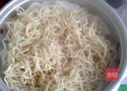 Illustration of how to make steamed noodles 1