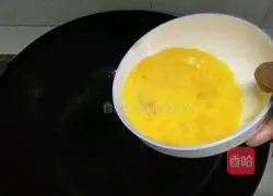 Illustration of how to make egg fried rice 8