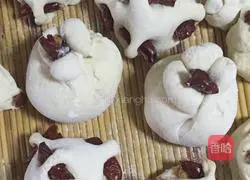 Illustration of how to make steamed buns with meat floss 8