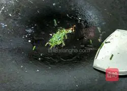 Illustration of how to make fried noodles with eggs 5